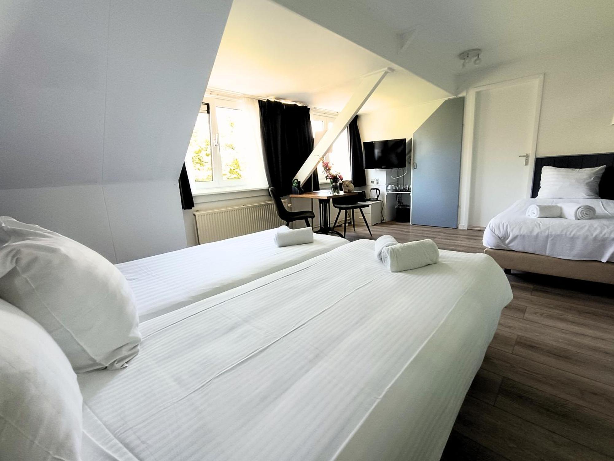 Hotel Den Burg - Digital Access Εξωτερικό φωτογραφία