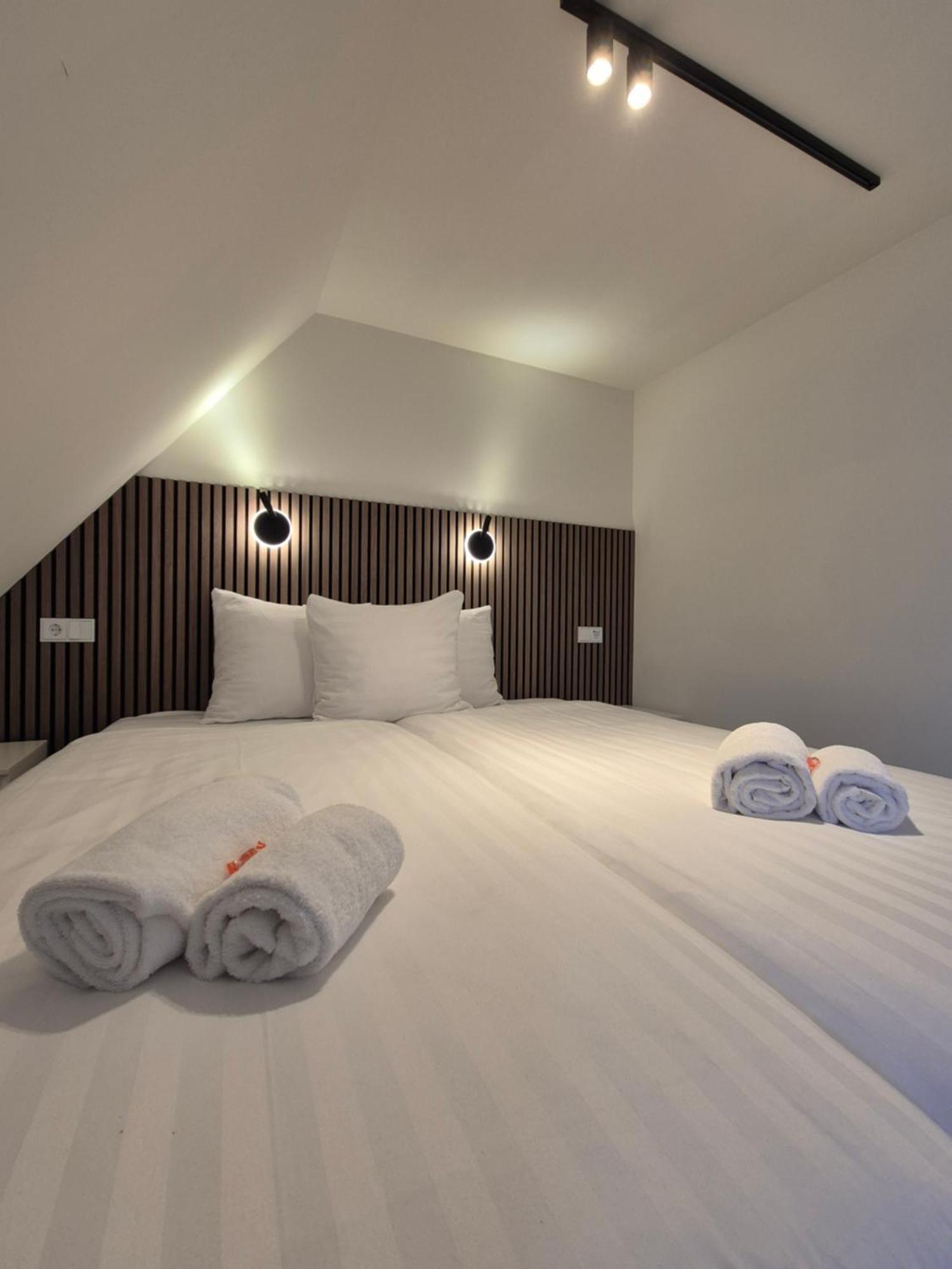 Hotel Den Burg - Digital Access Εξωτερικό φωτογραφία