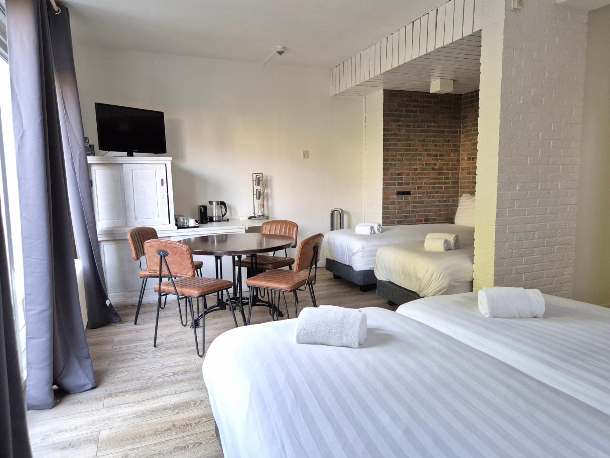 Hotel Den Burg - Digital Access Εξωτερικό φωτογραφία